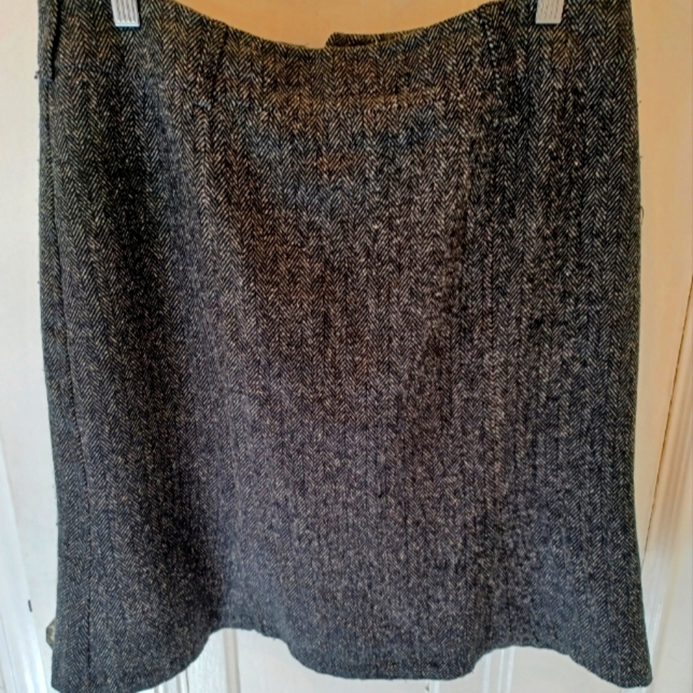 New York & Co Herringbone grey skirt